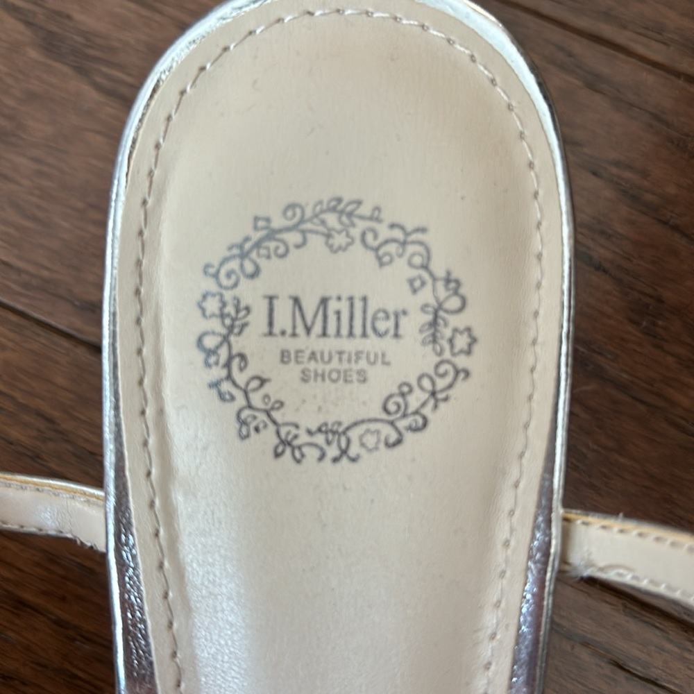 Silver heels - Picture 4 of 5